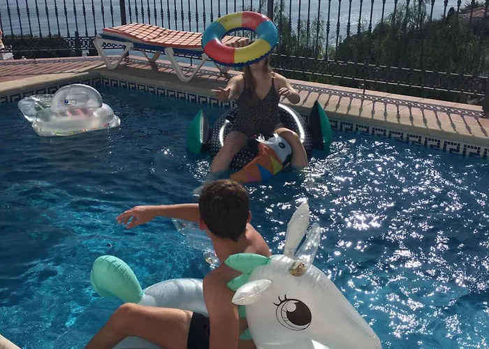 Дом отдыха 5 Bed Family With Pool Нерха