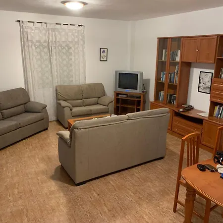 5 Bed Family With Pool * Нерха