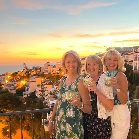 5 Bed Family With Pool Vakantiehuis *