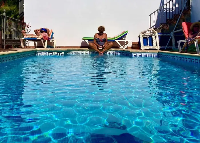 5 Bed Family With Pool Vakantiehuis