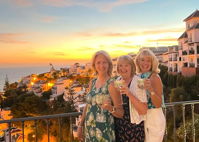 5 Bed Family With Pool Vakantiehuis *