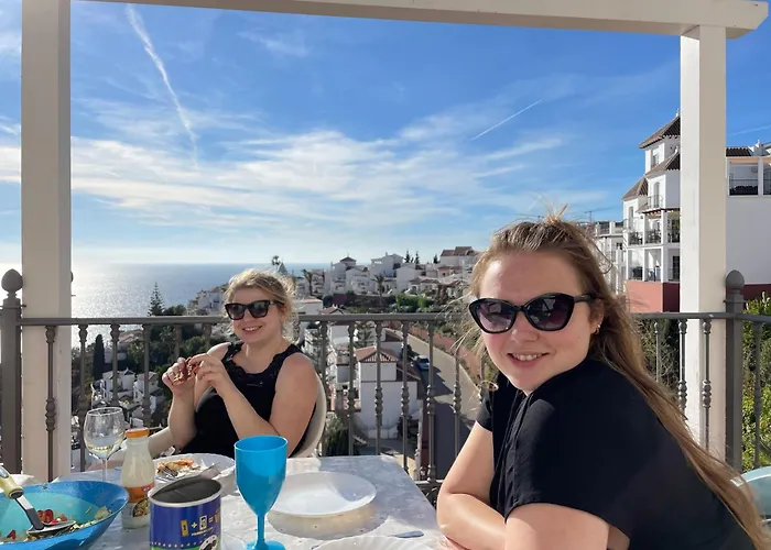 5 Bed Family With Pool Vakantiehuis Nerja