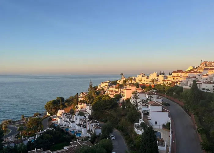 Vakantiehuis 5 Bed Family With Pool Nerja