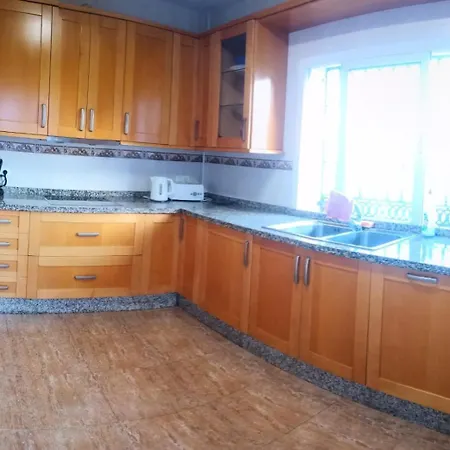 5 Bed Family With Pool Сasa de vacaciones