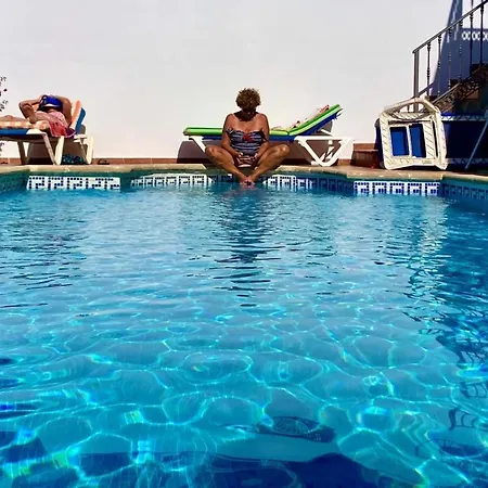 5 Bed Family With Pool Сasa de vacaciones
