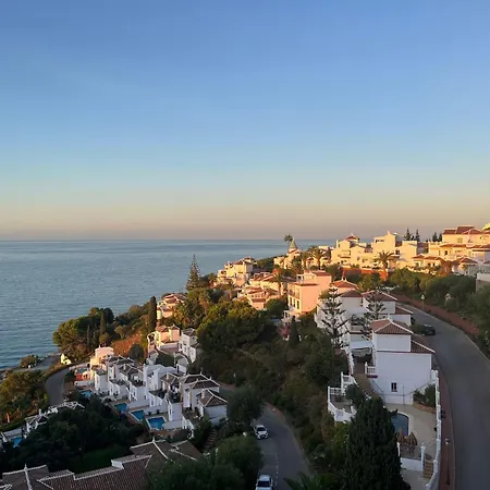 Dom wakacyjny 5 Bed Family With Pool Nerja